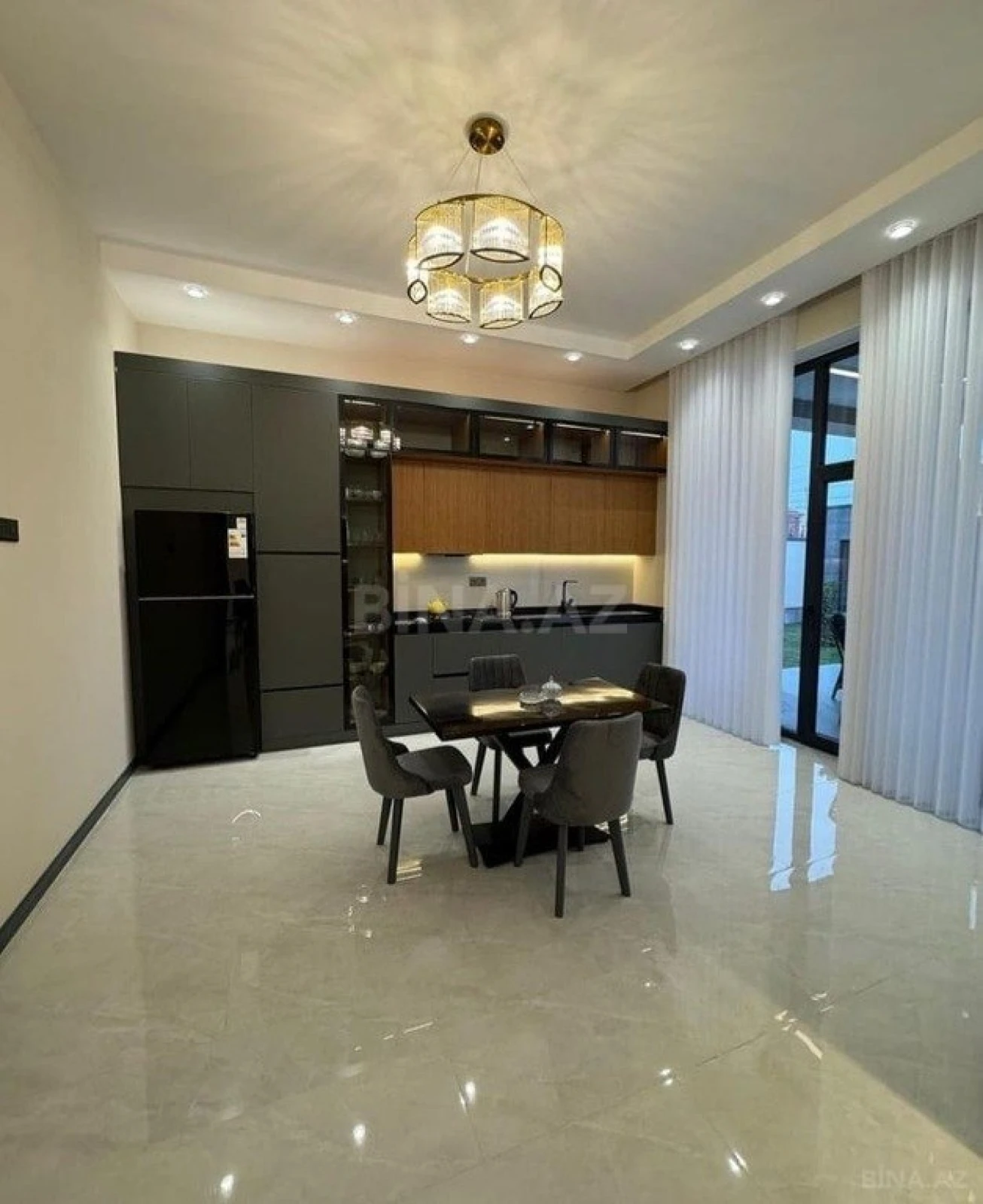 Kirayə verilir 4 otaqlı həyət evi 240 m²