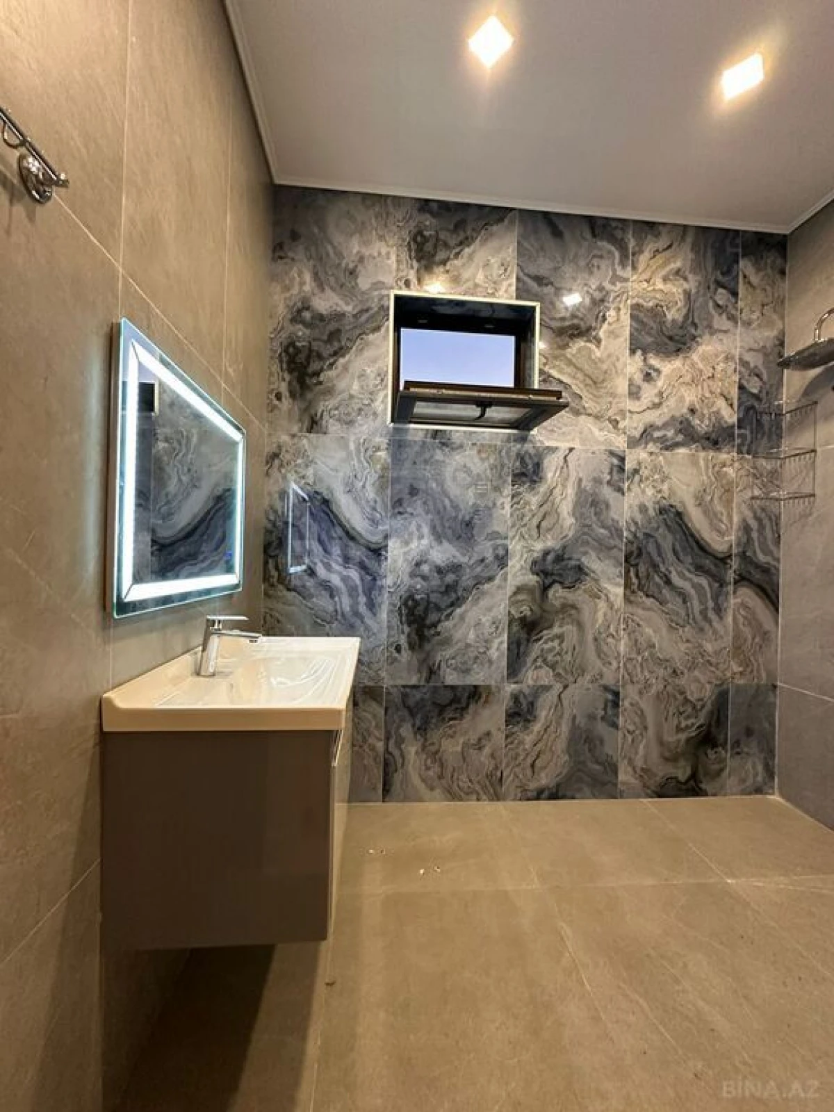 Satılır 4 otaqlı həyət evi 200 m²