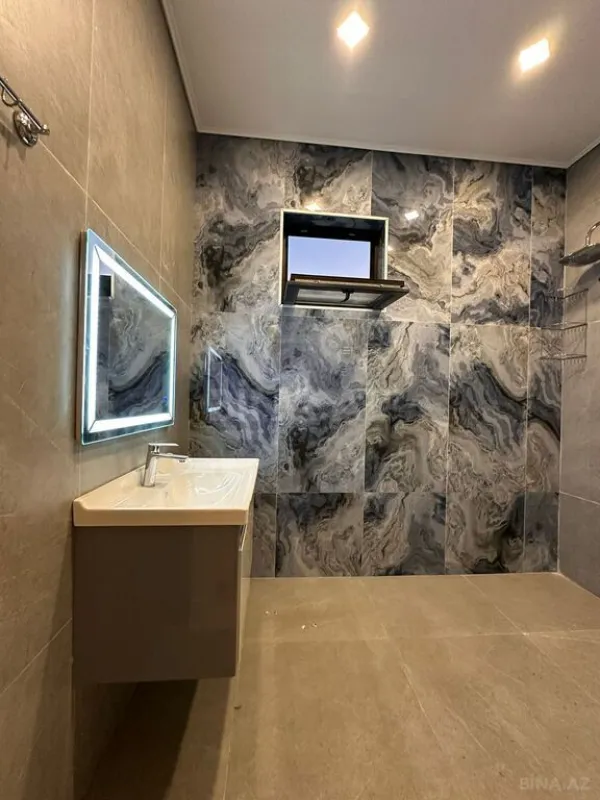 Satılır 4 otaqlı həyət evi 200 m²