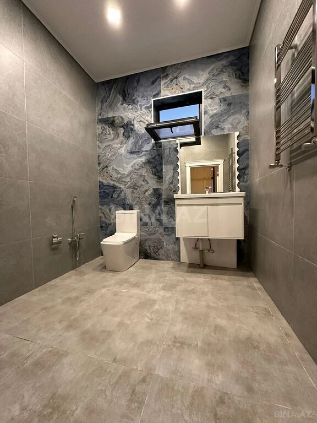 Satılır 4 otaqlı həyət evi 200 m²