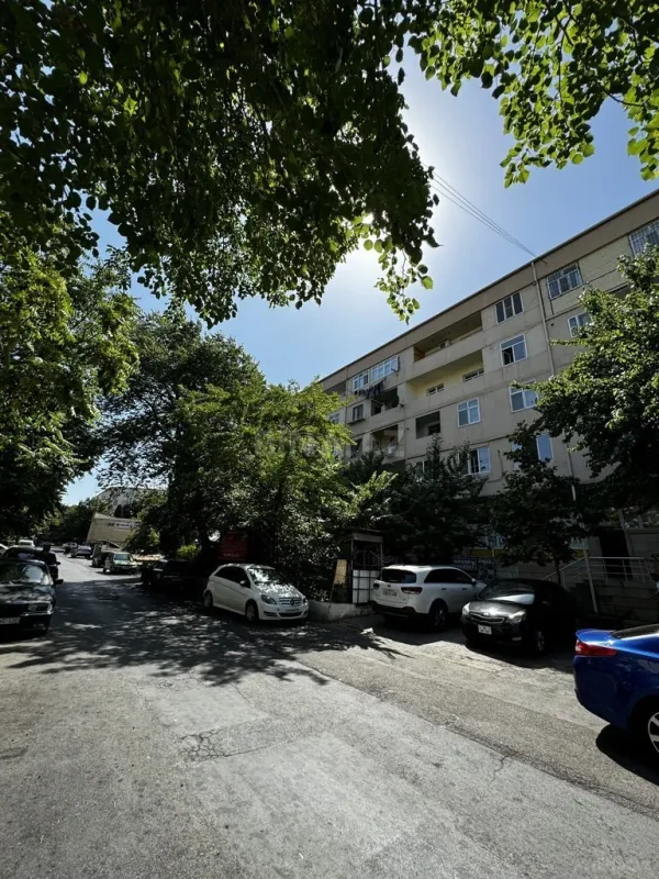 Satılır 5 otaqlı mənzil 190 m²