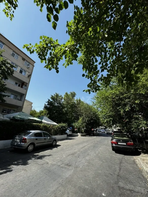 Satılır 5 otaqlı mənzil 190 m²
