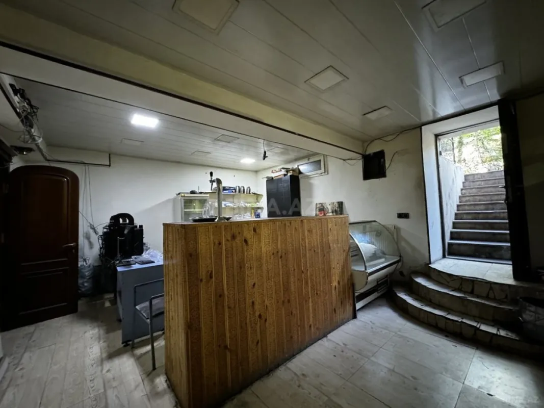 Satılır 5 otaqlı mənzil 190 m²