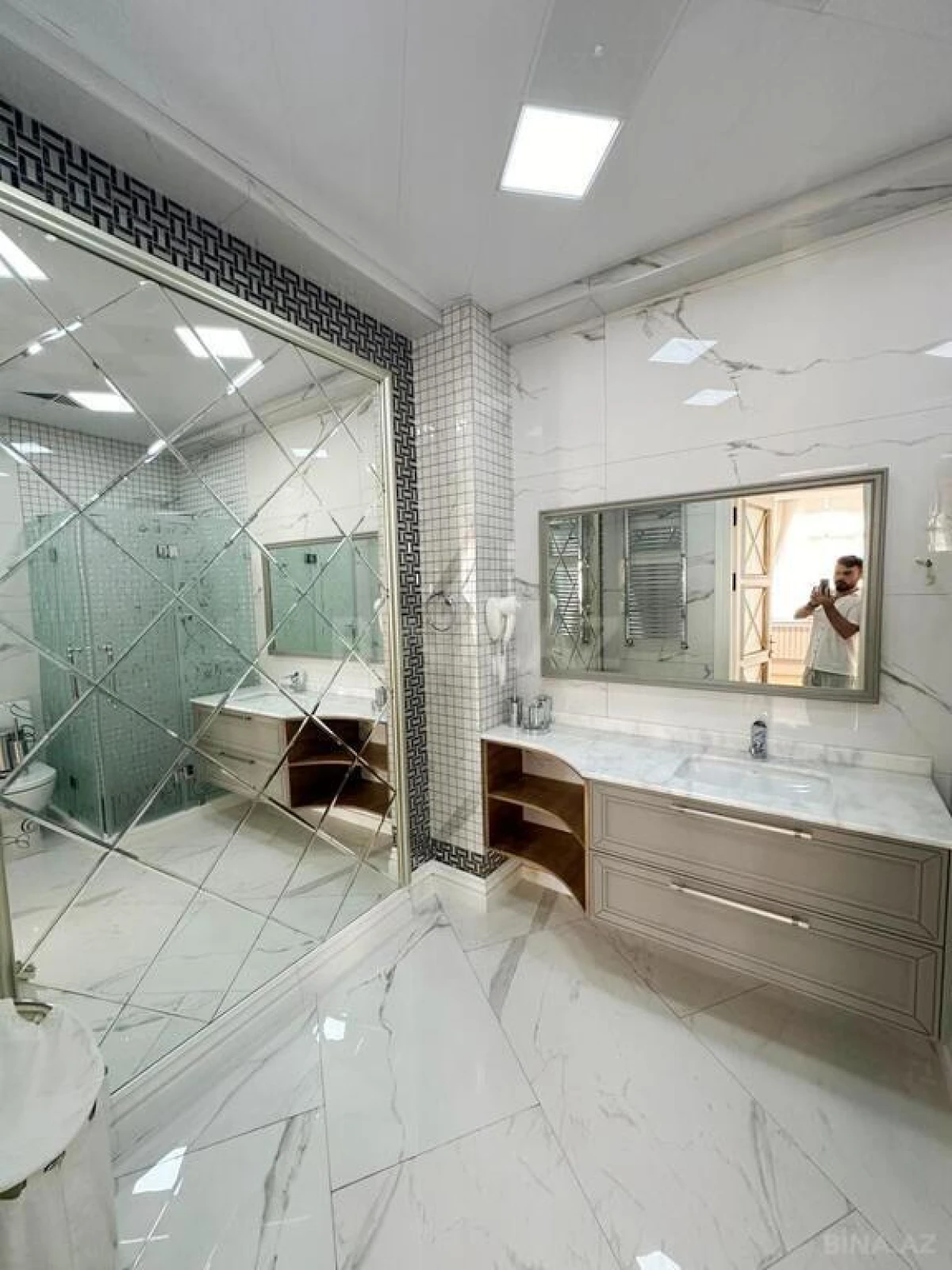 Satılır 4 otaqlı mənzil 285 m²