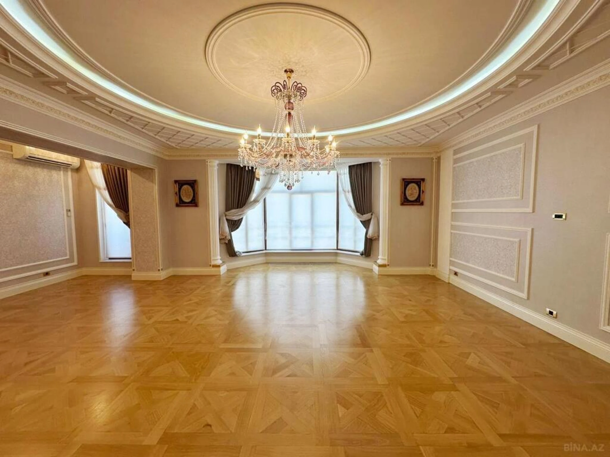 Satılır 4 otaqlı mənzil 285 m²