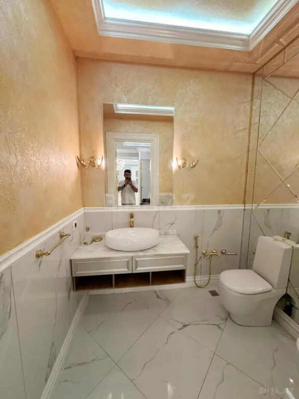 Satılır 4 otaqlı mənzil 285 m²