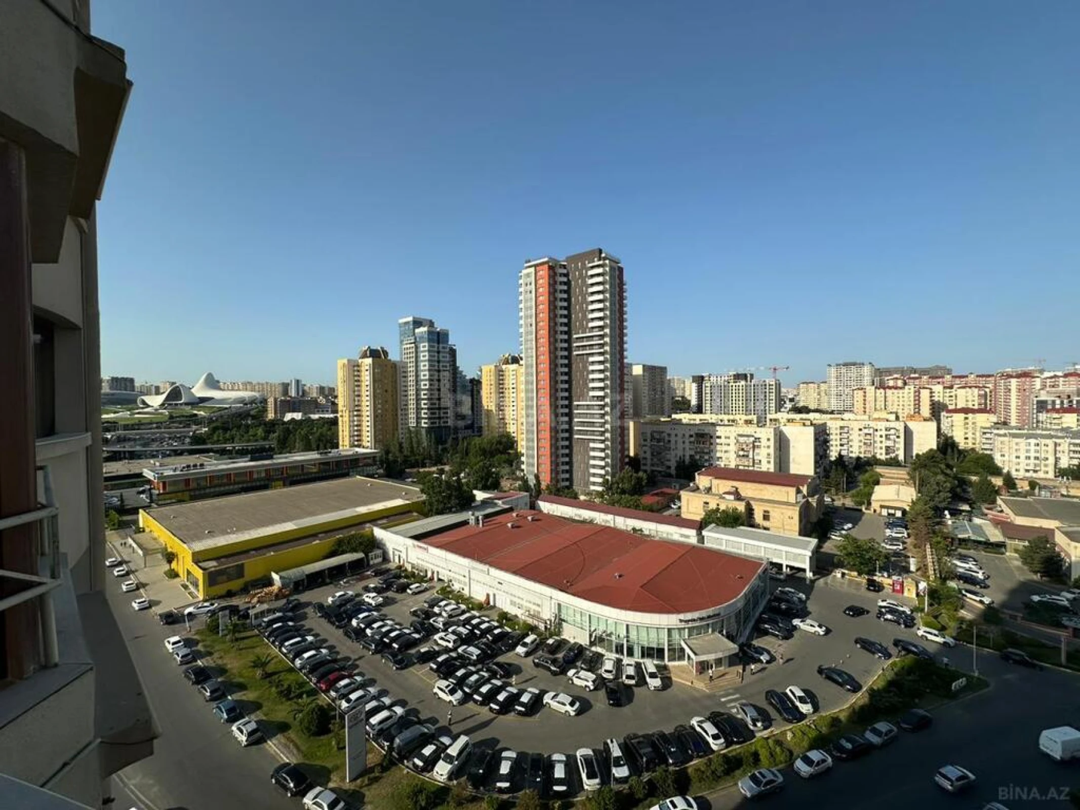 Satılır 4 otaqlı mənzil 285 m²
