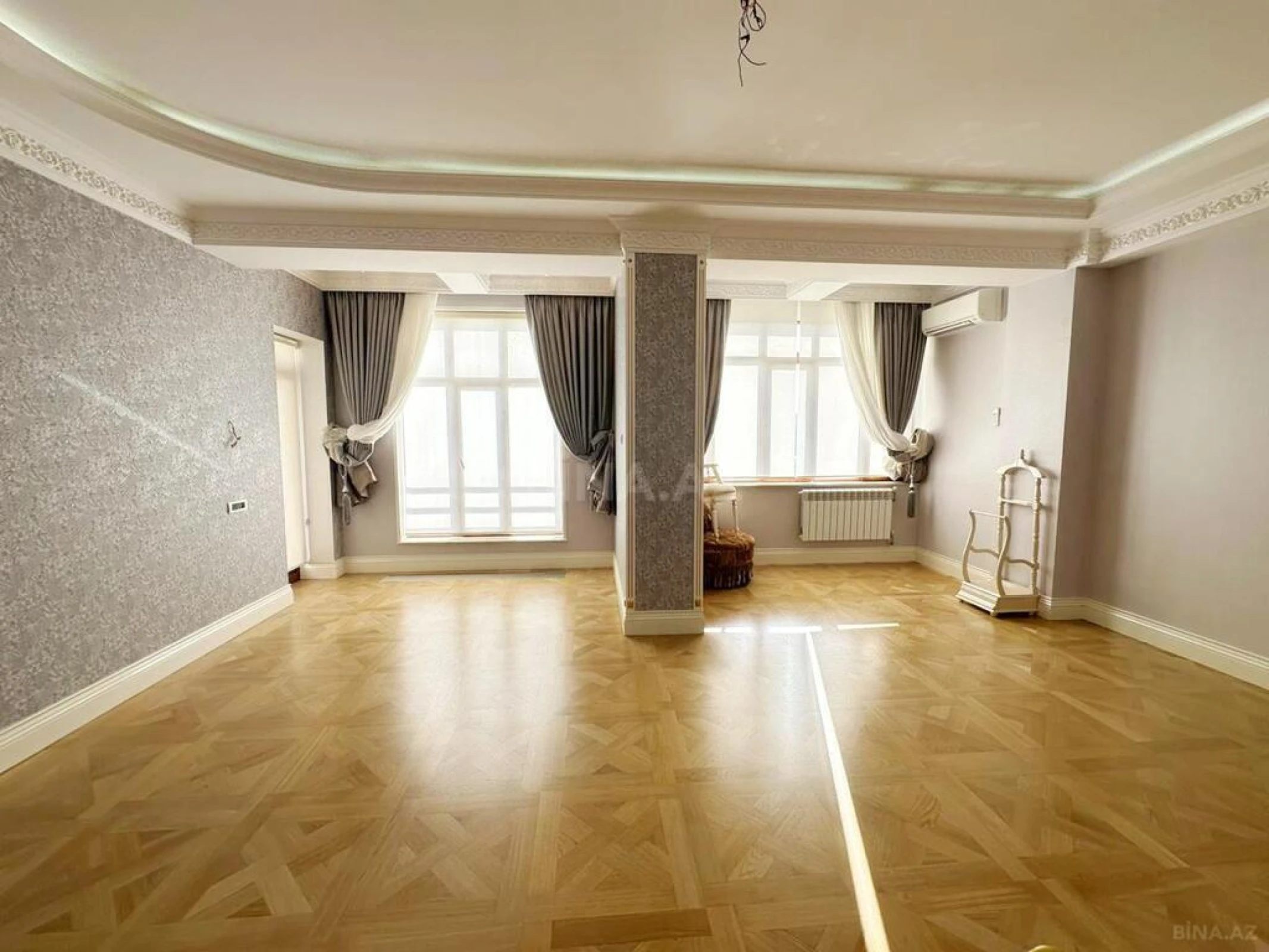 Satılır 4 otaqlı mənzil 285 m²