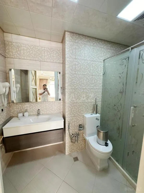 Satılır 4 otaqlı mənzil 285 m²