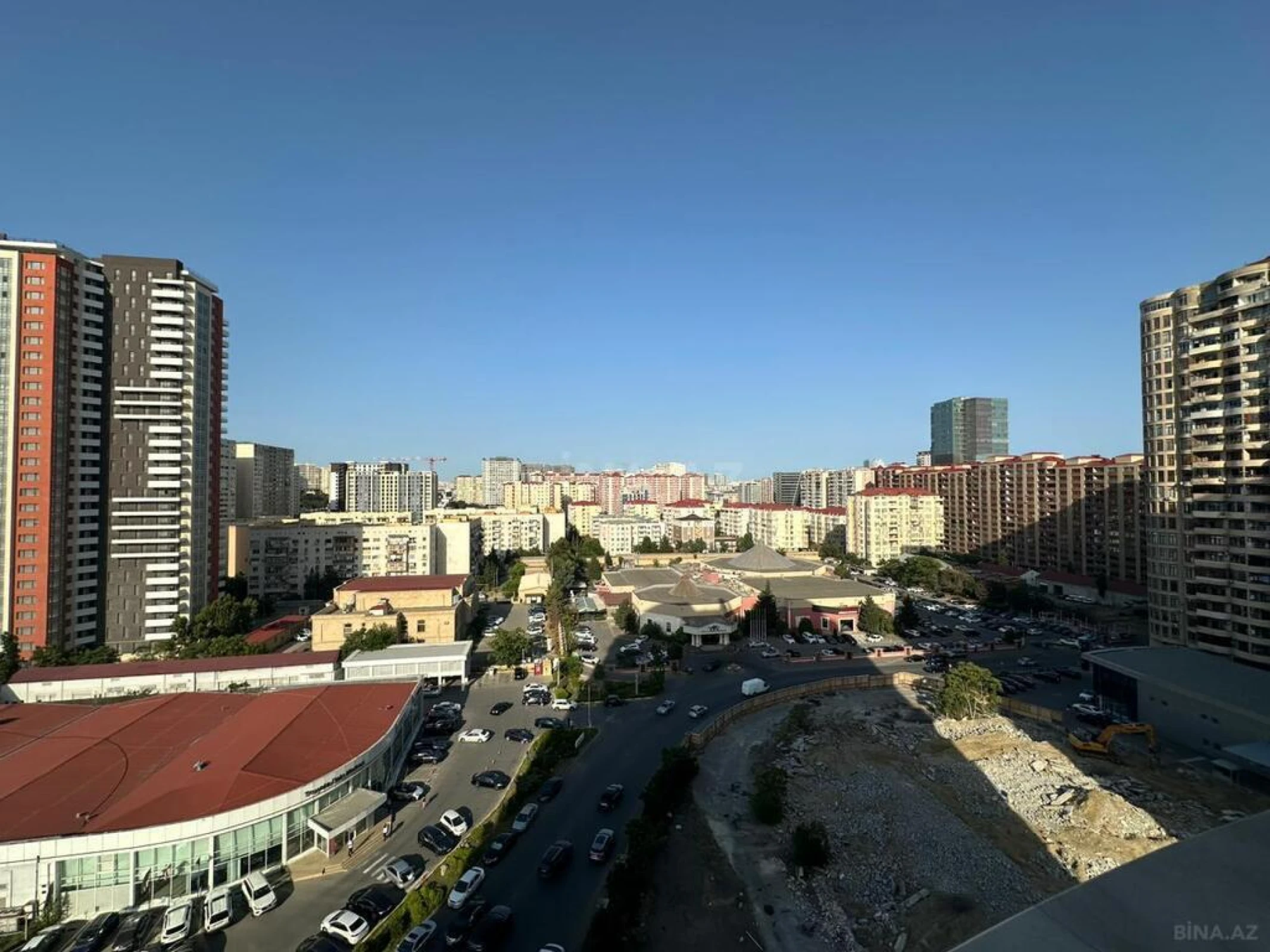 Satılır 4 otaqlı mənzil 285 m²