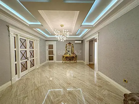 Satılır 4 otaqlı mənzil 285 m²