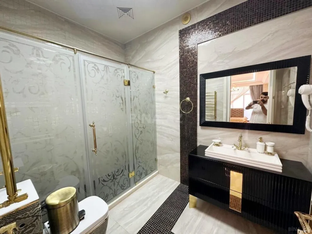 Satılır 4 otaqlı mənzil 285 m²