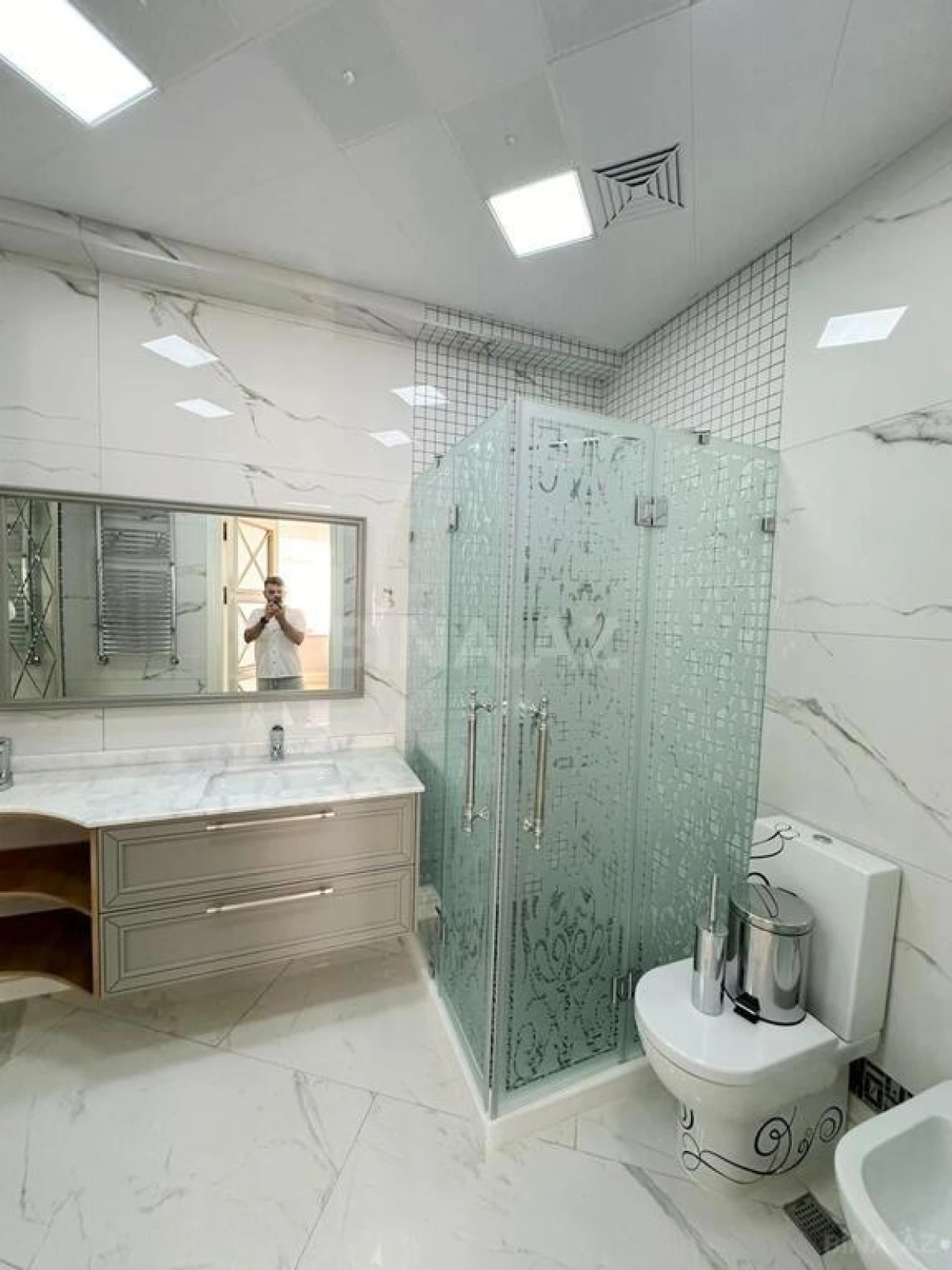 Satılır 4 otaqlı mənzil 285 m²