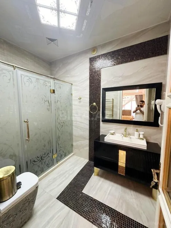 Satılır 4 otaqlı mənzil 285 m²