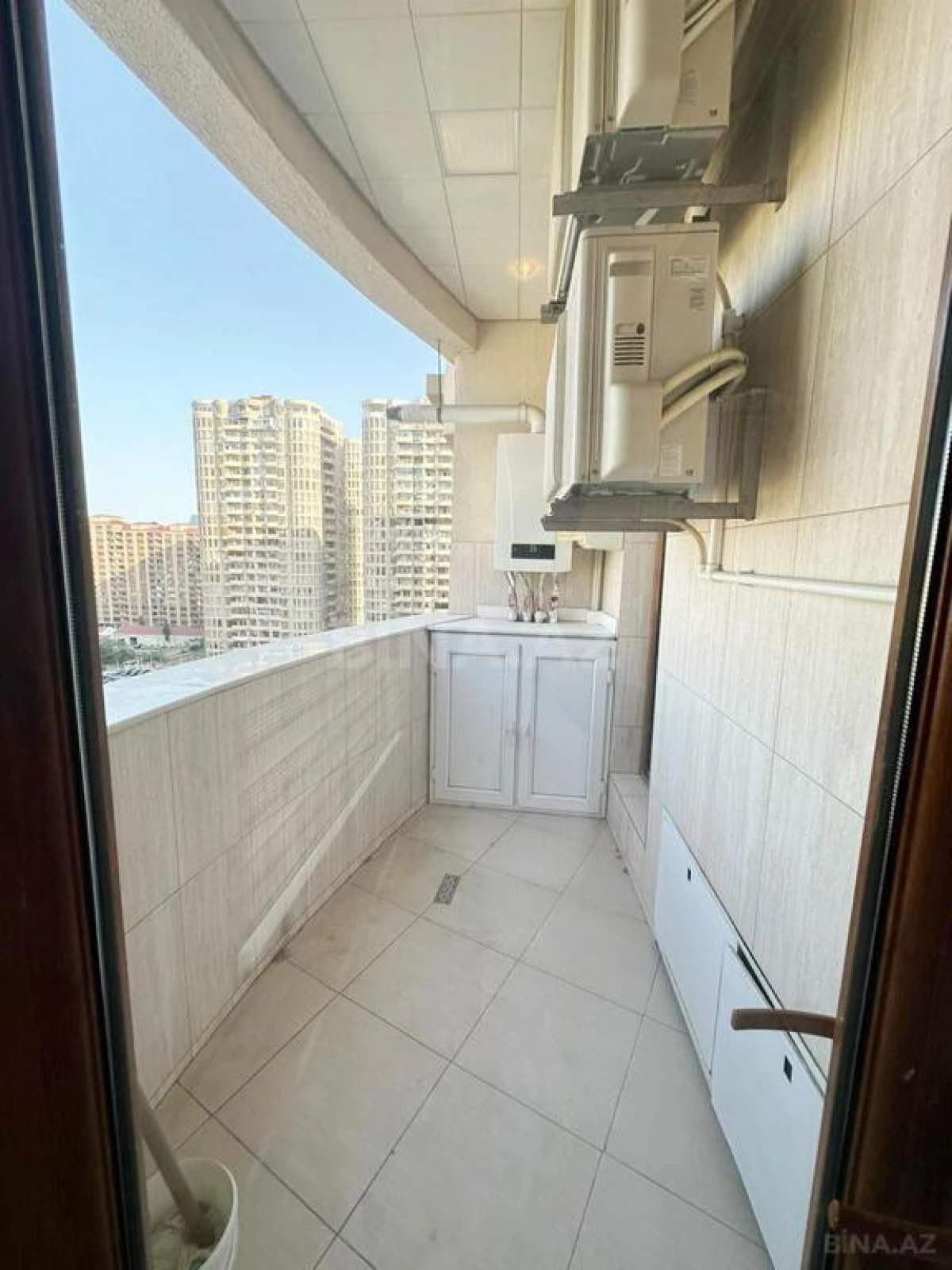 Satılır 4 otaqlı mənzil 285 m²