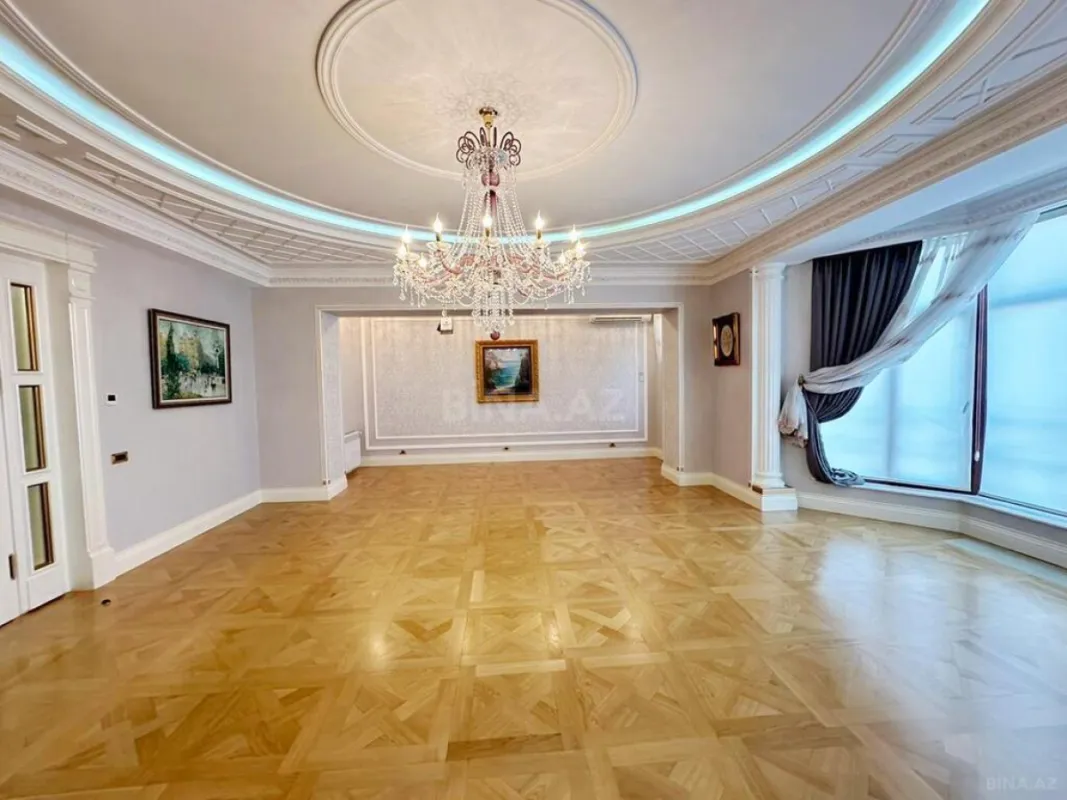 Satılır 4 otaqlı mənzil 285 m²