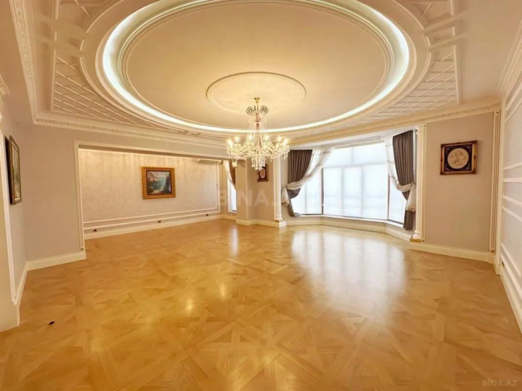 Satılır 4 otaqlı mənzil 285 m²