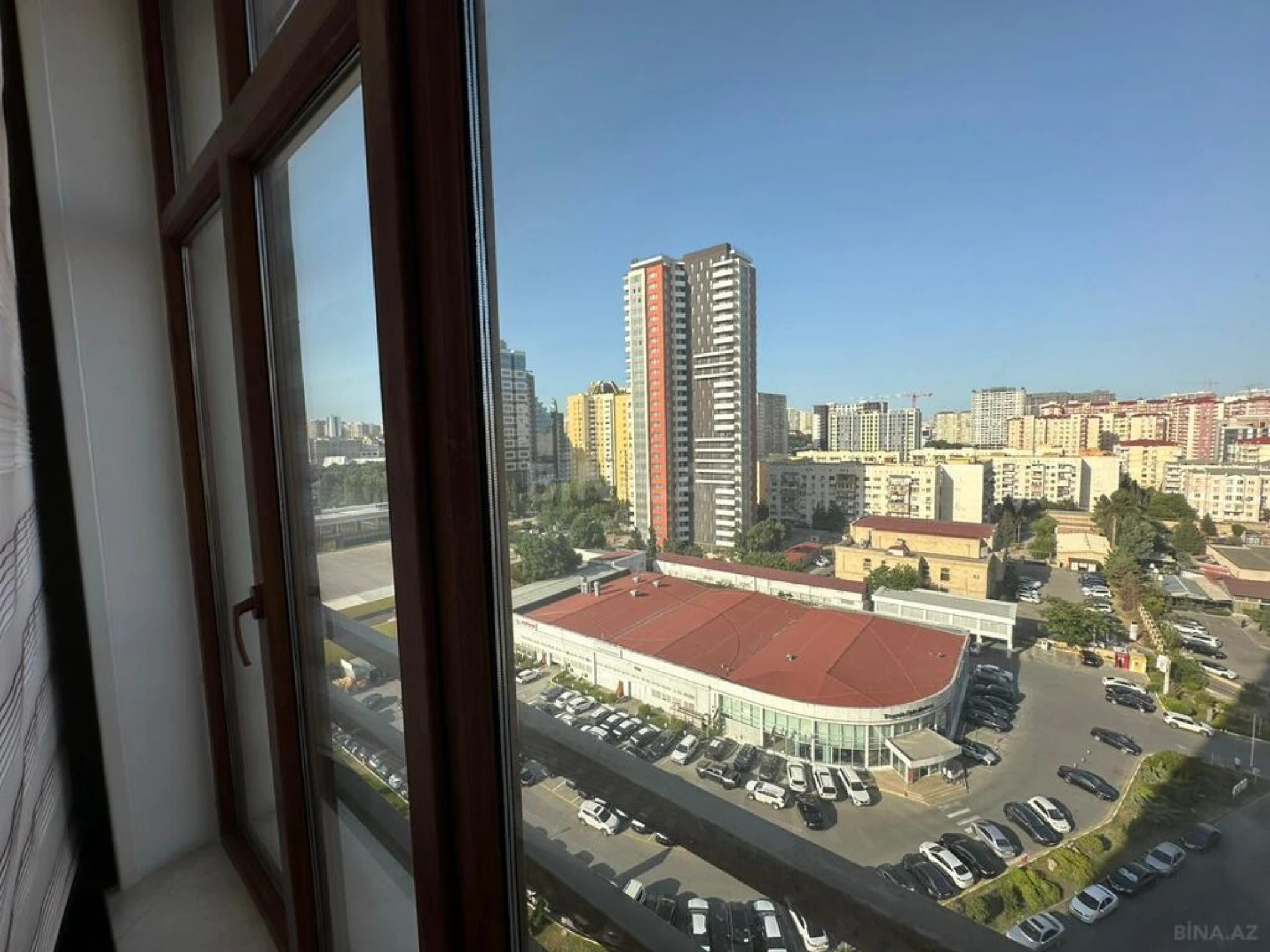 Satılır 4 otaqlı mənzil 285 m²