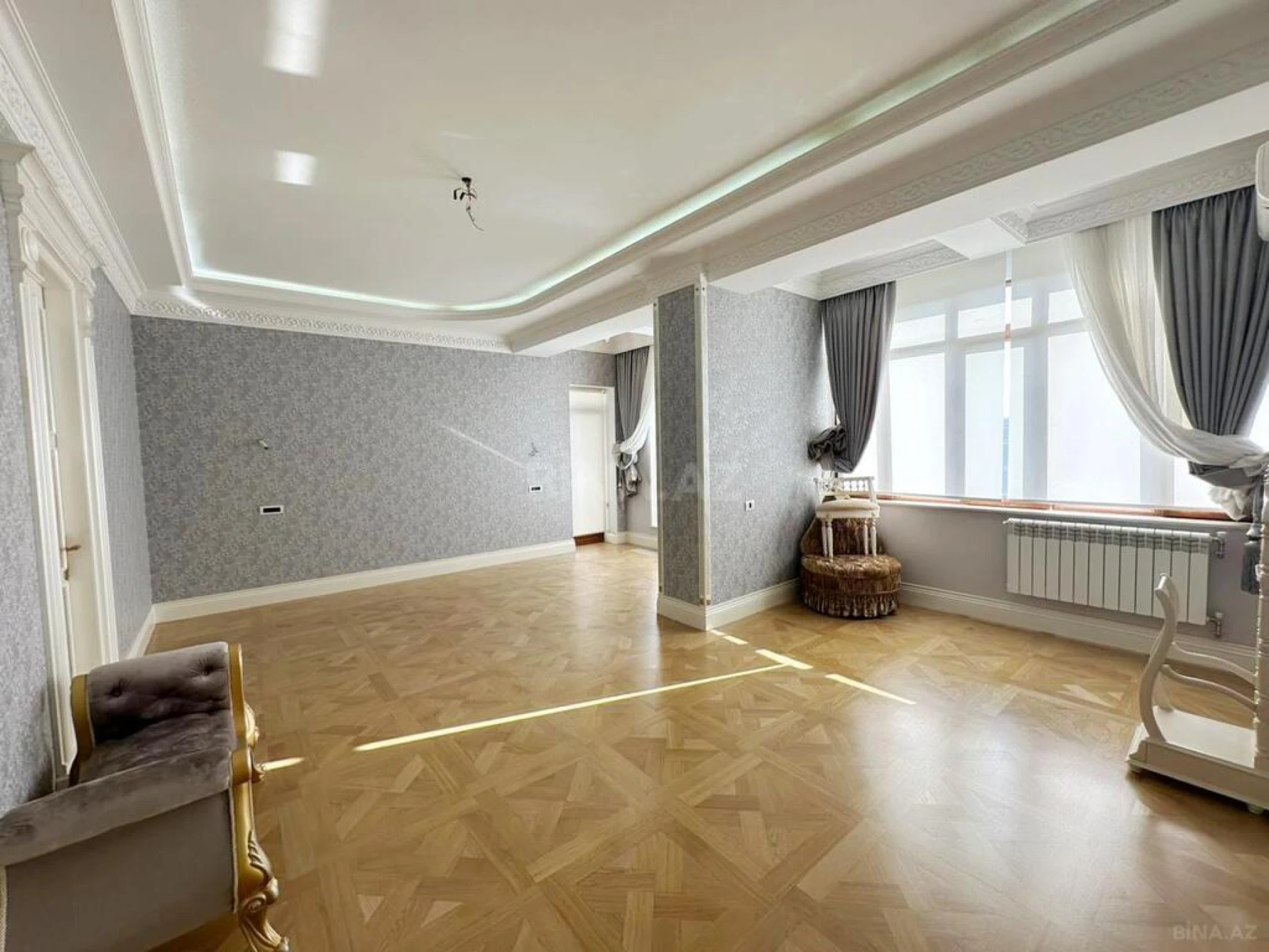 Satılır 4 otaqlı mənzil 285 m²