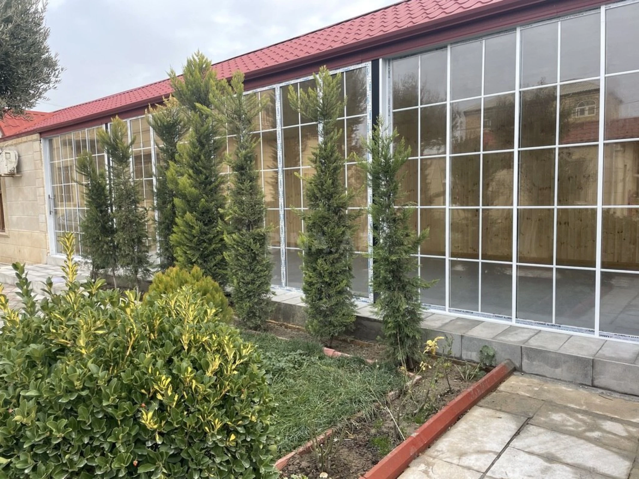 Kirayə verilir 6 otaqlı həyət evi 350 m²