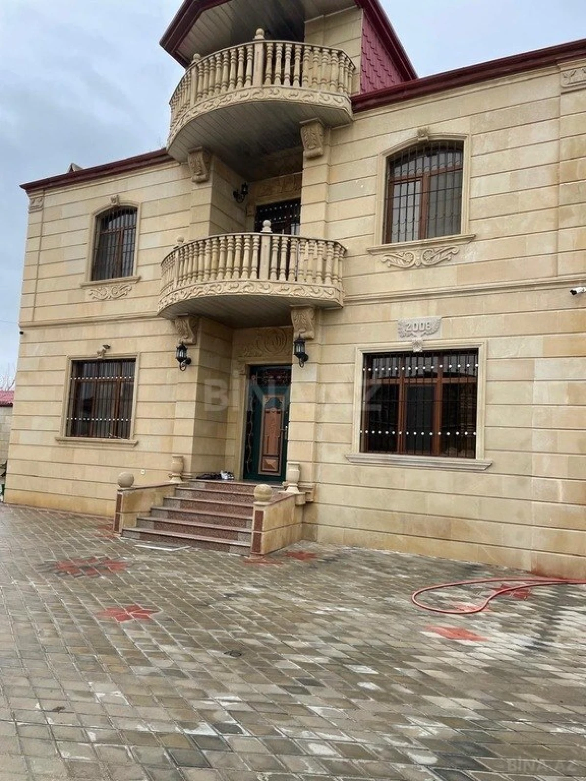 Kirayə verilir 6 otaqlı həyət evi 350 m²