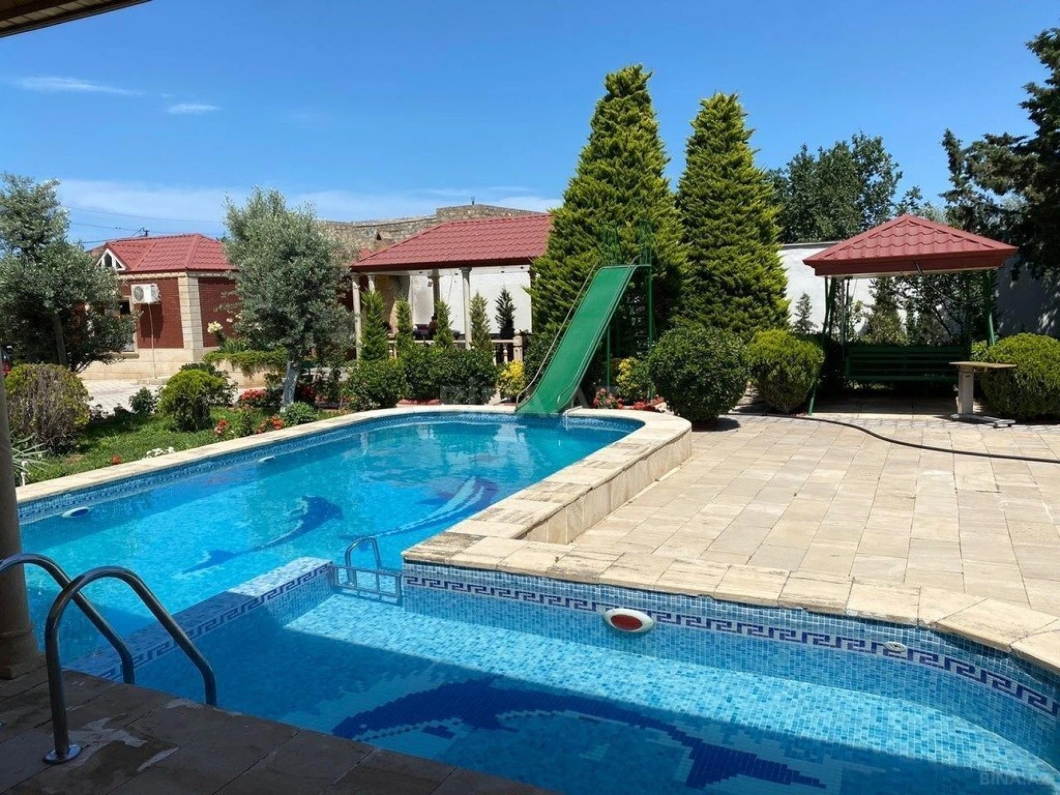 Kirayə verilir 6 otaqlı həyət evi 350 m²