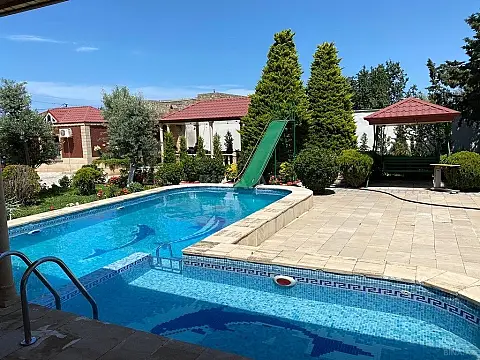 Kirayə verilir 6 otaqlı həyət evi 350 m²