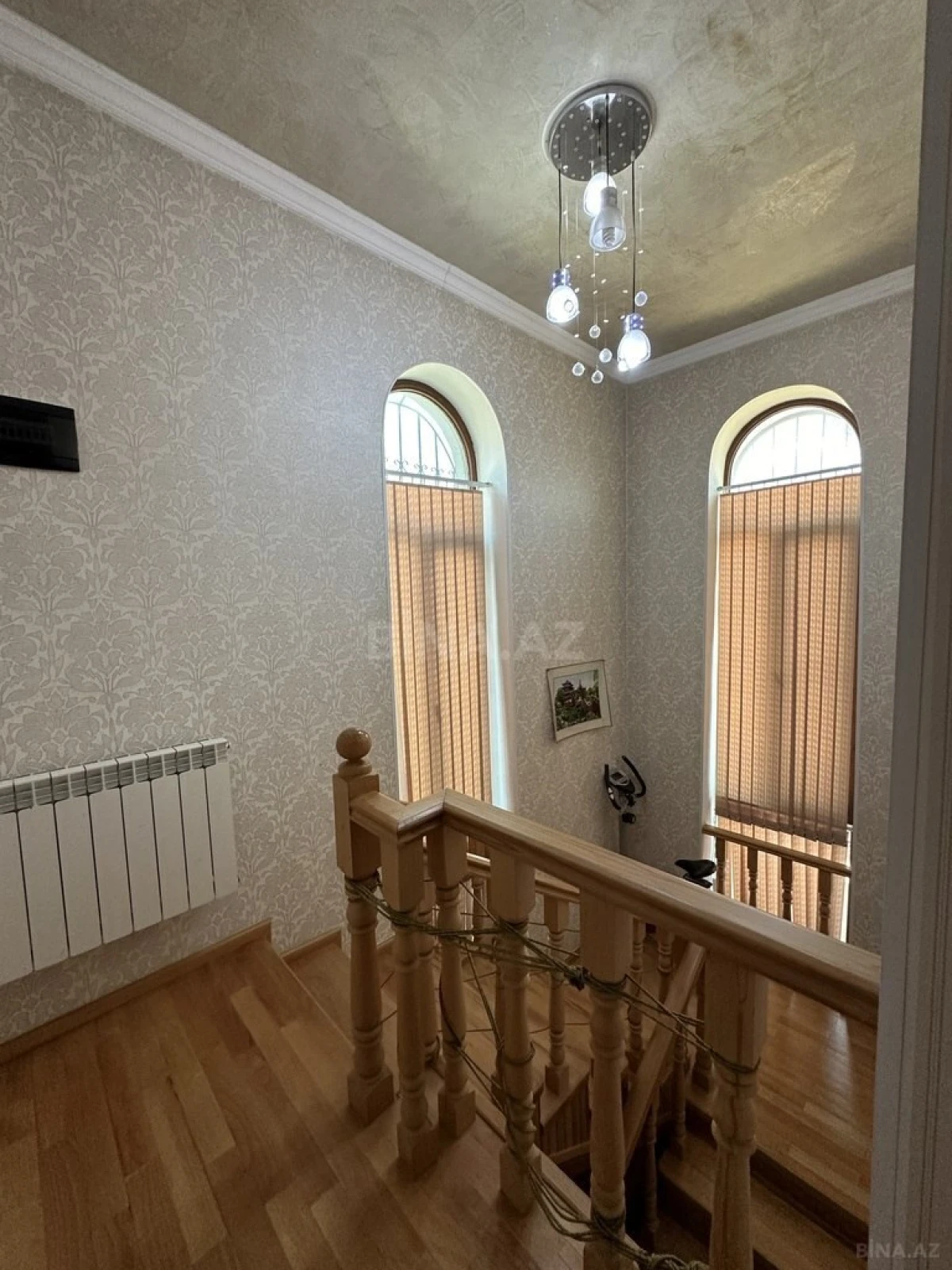 Satılır 5 otaqlı həyət evi 200 m²