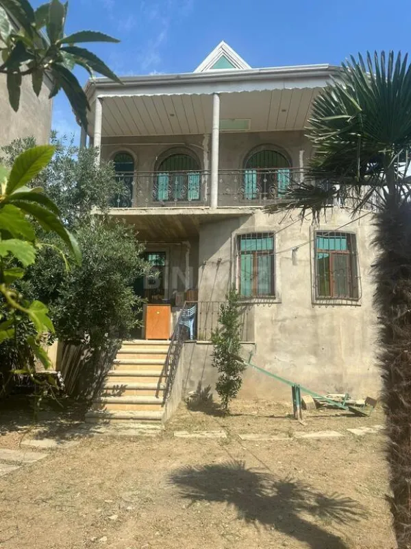 Satılır 5 otaqlı həyət evi 200 m²