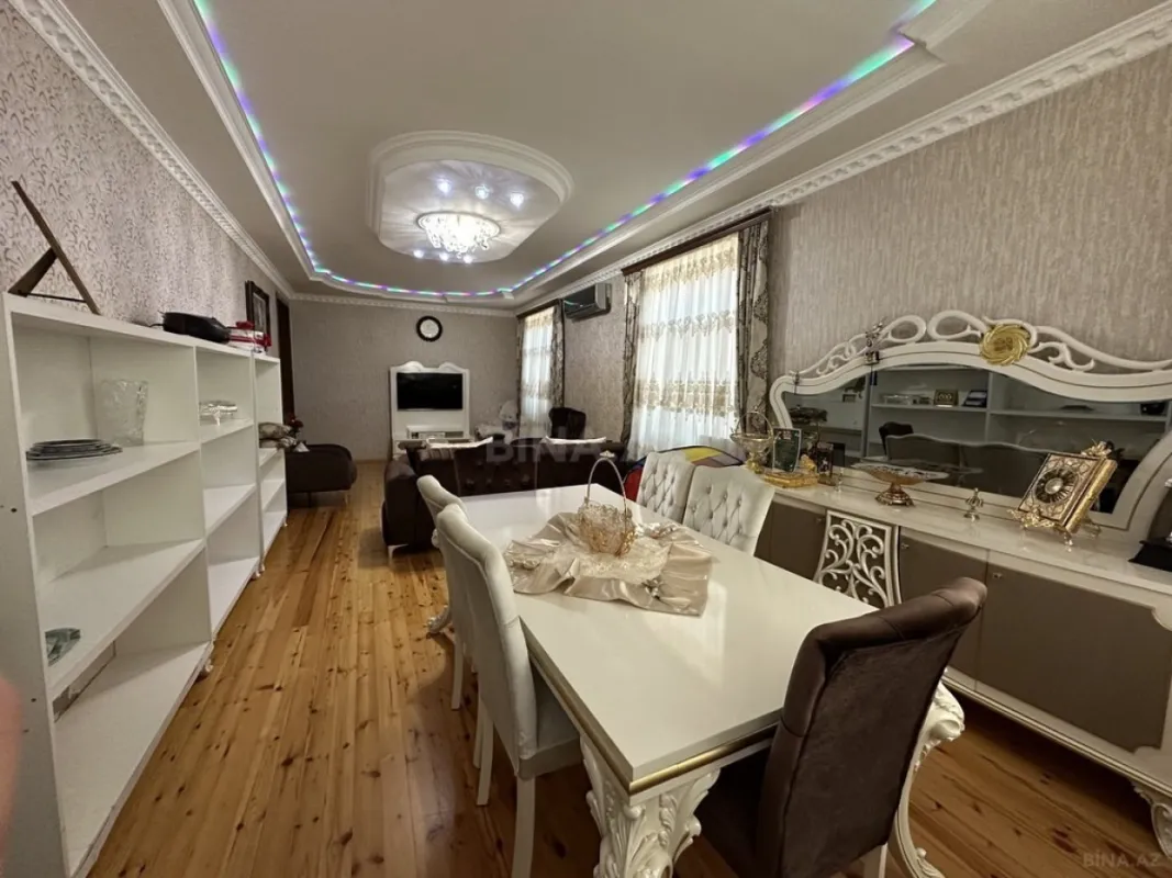 Satılır 5 otaqlı həyət evi 200 m²
