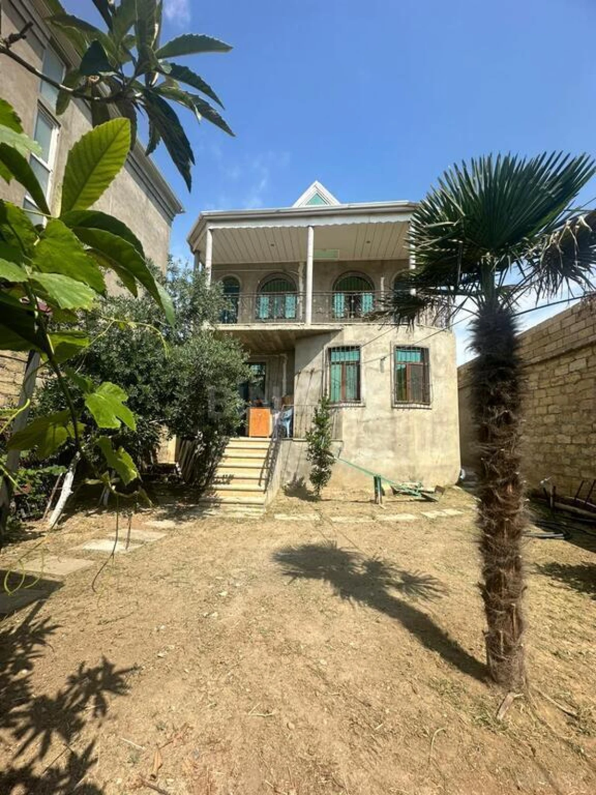 Satılır 5 otaqlı həyət evi 200 m²