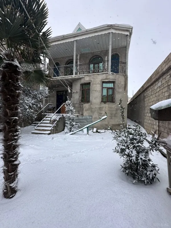 Satılır 5 otaqlı həyət evi 200 m²