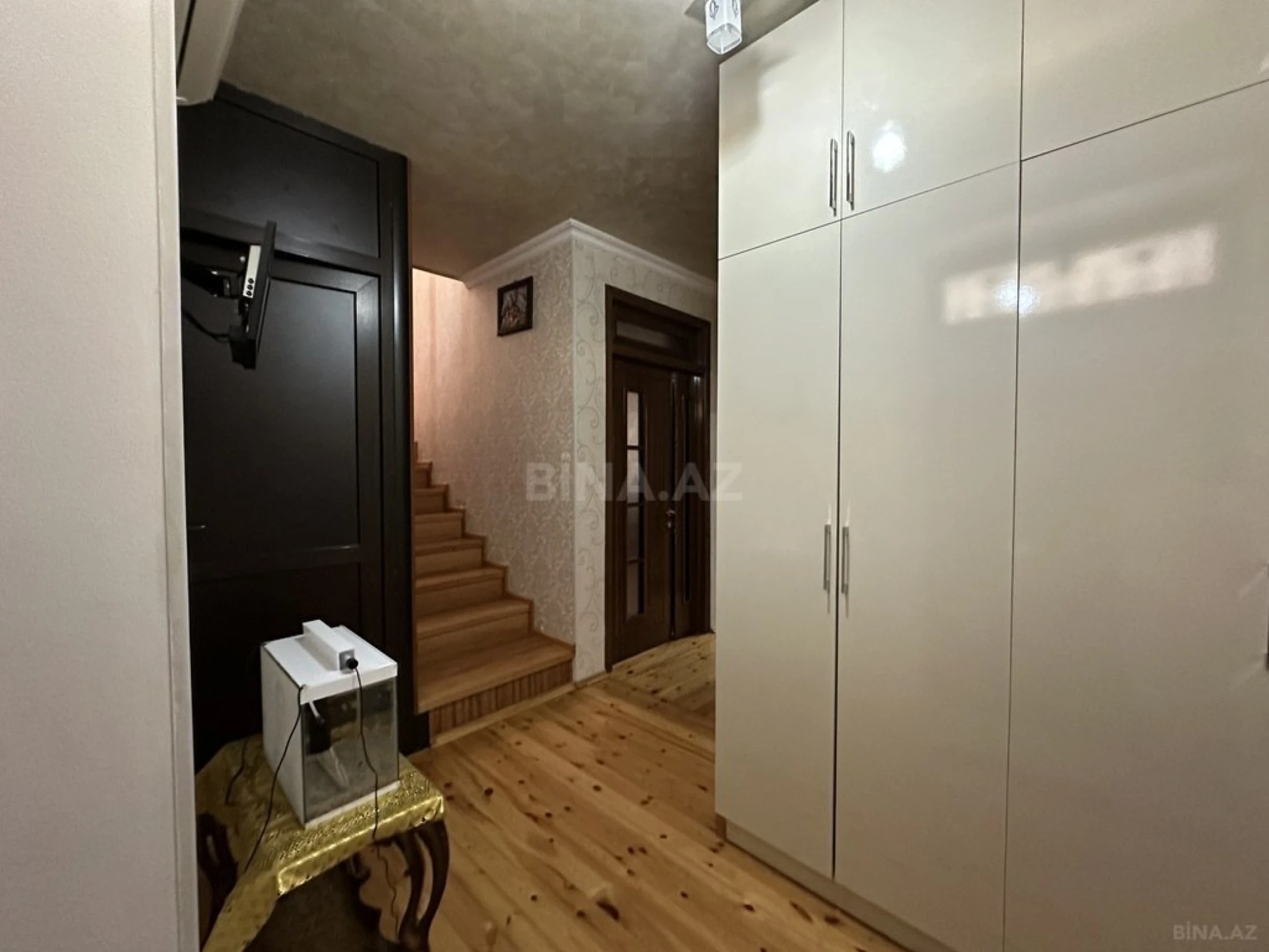 Satılır 5 otaqlı həyət evi 200 m²