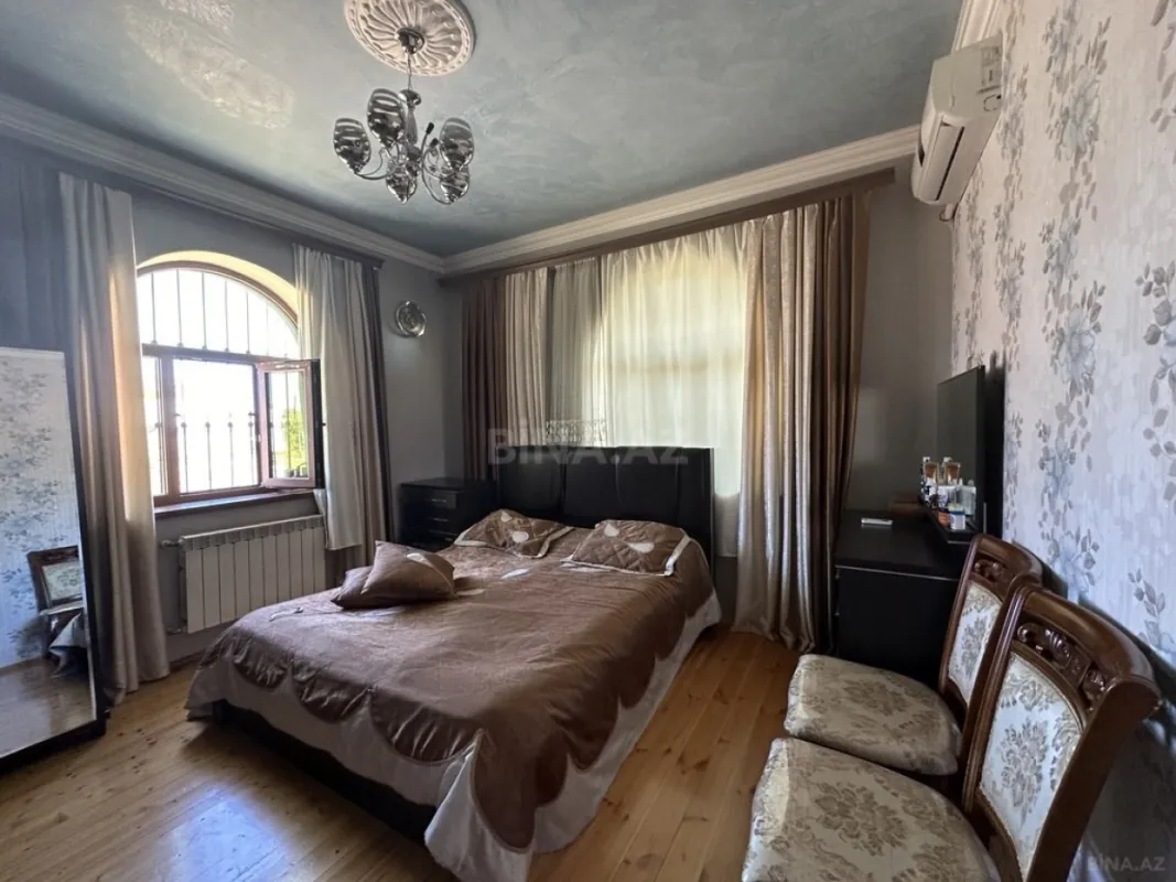 Satılır 5 otaqlı həyət evi 200 m²