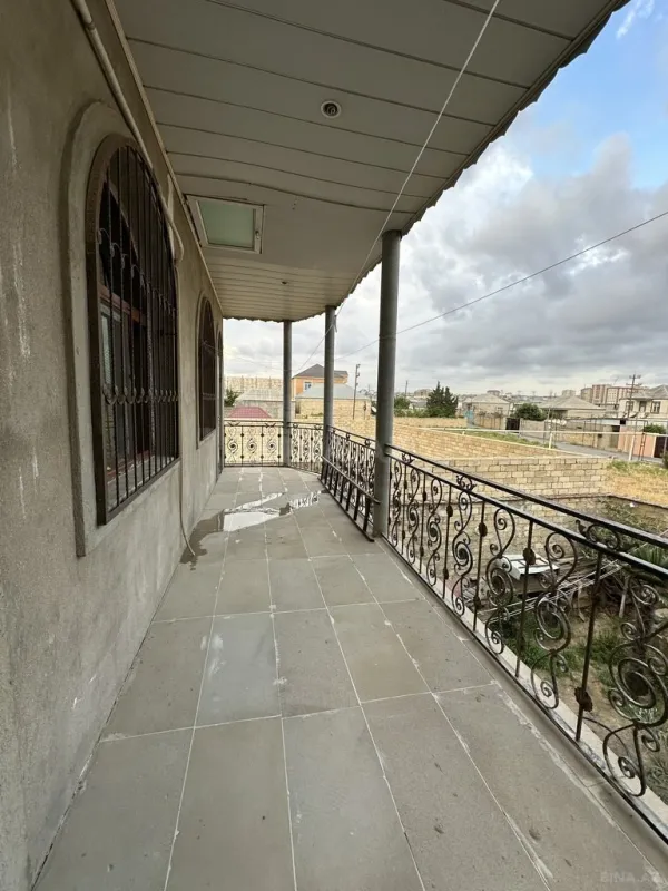 Satılır 5 otaqlı həyət evi 200 m²