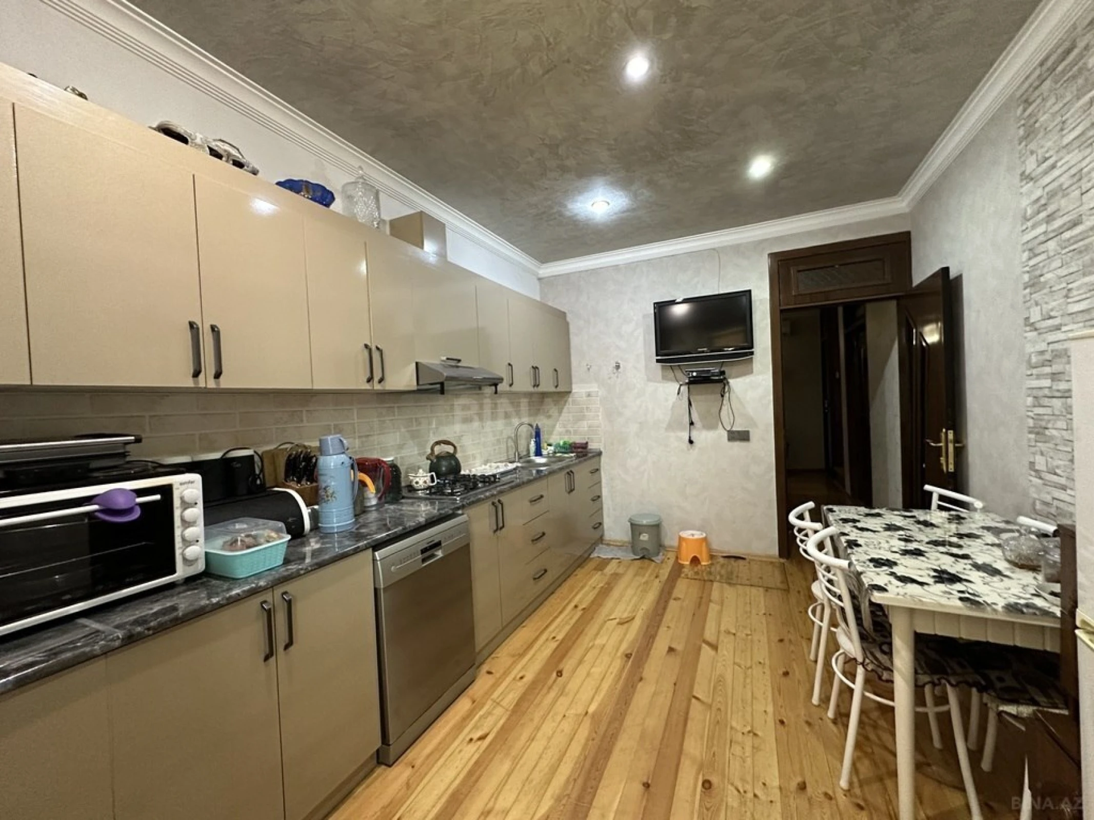 Satılır 5 otaqlı həyət evi 200 m²