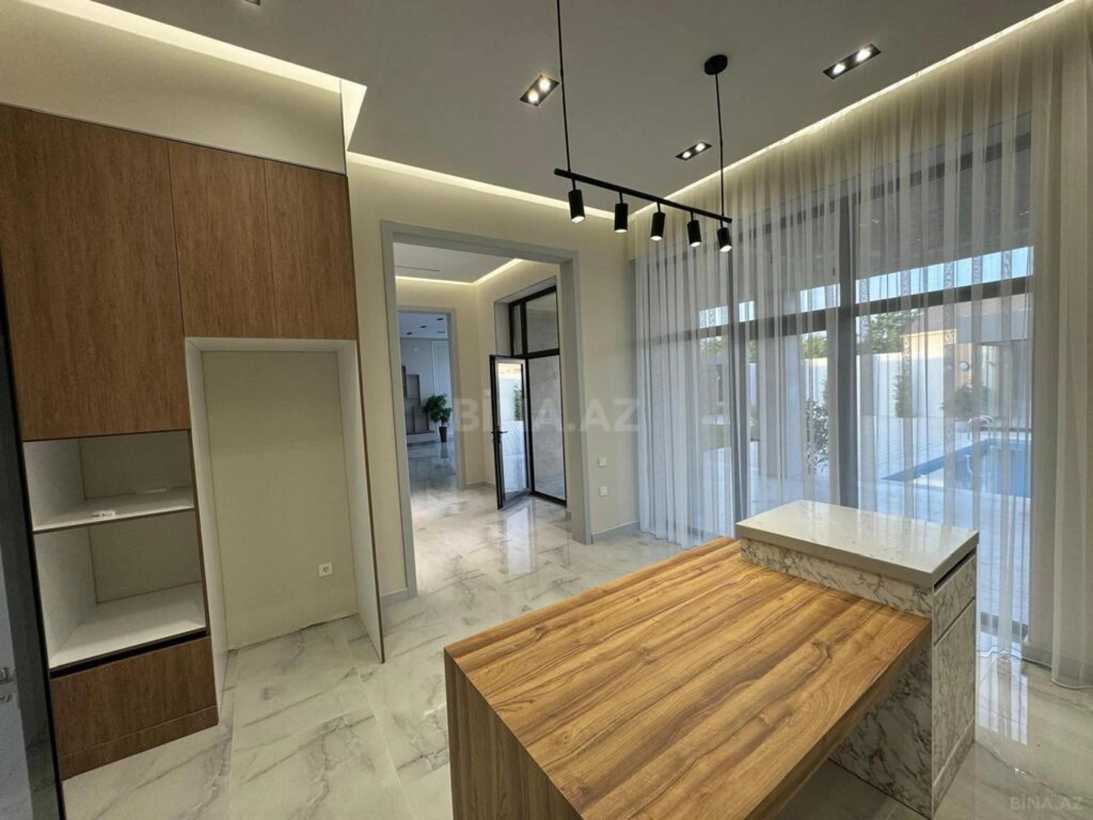 Satılır 5 otaqlı həyət evi 220 m²