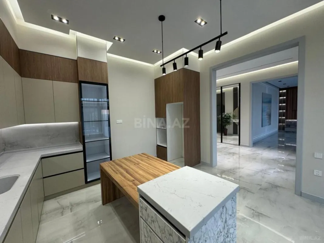 Satılır 5 otaqlı həyət evi 220 m²
