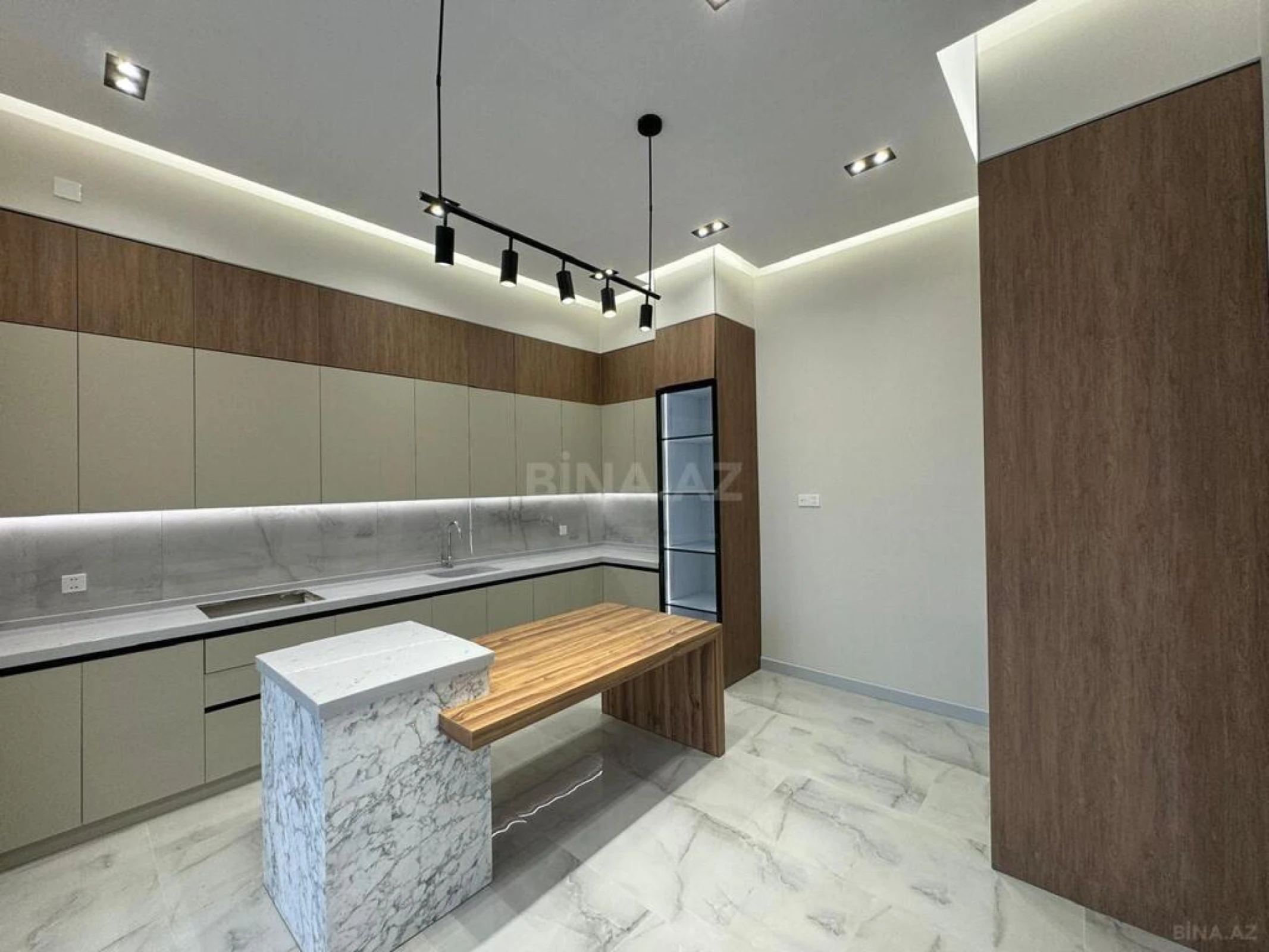 Satılır 5 otaqlı həyət evi 220 m²