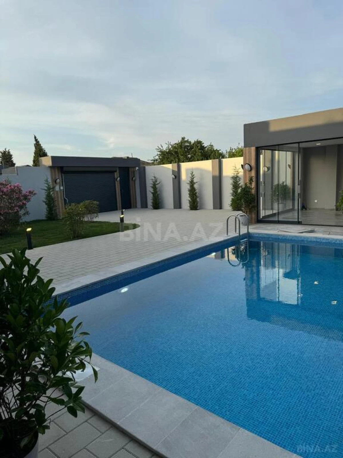 Satılır 5 otaqlı həyət evi 220 m²