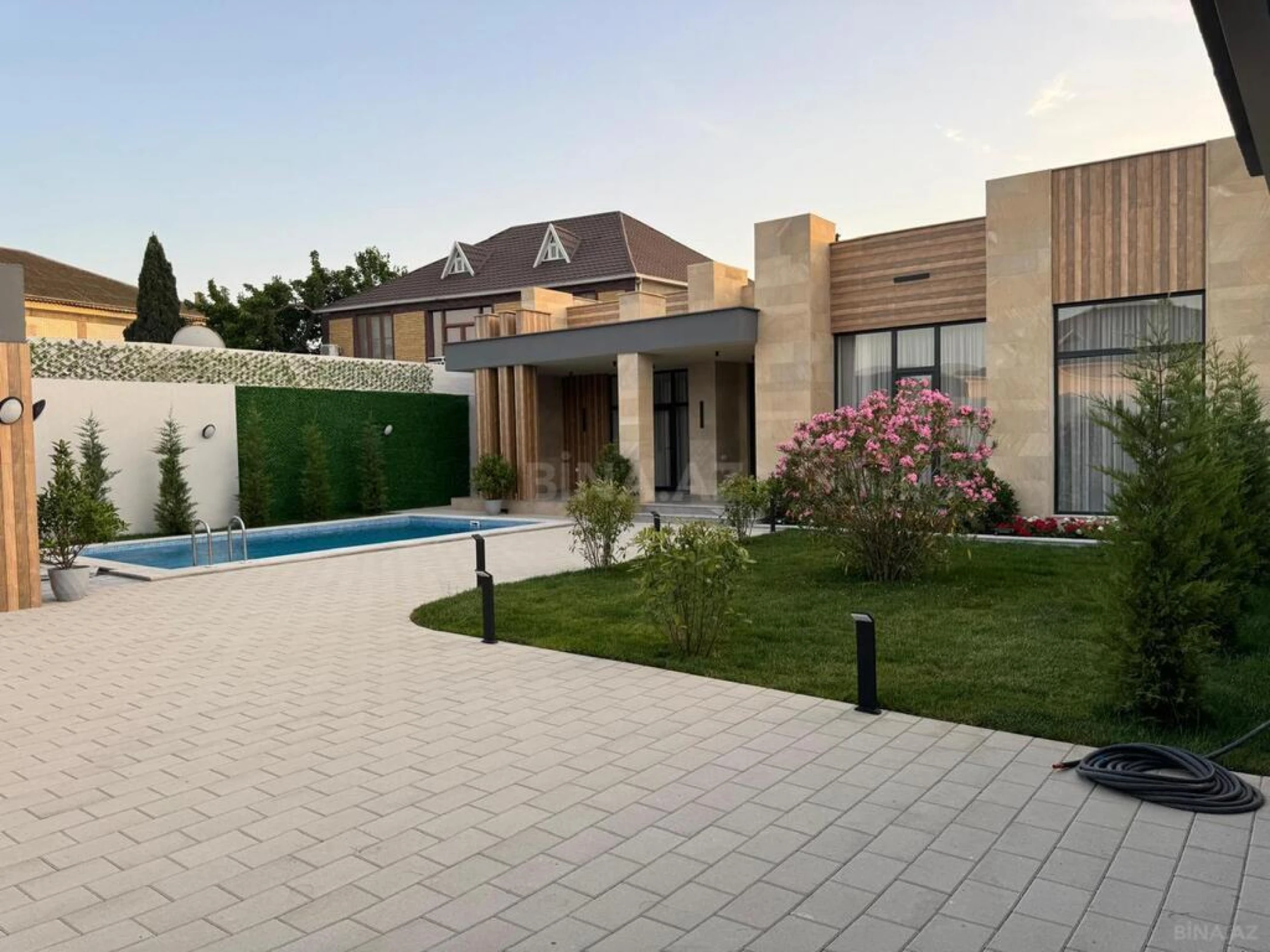 Satılır 5 otaqlı həyət evi 220 m²