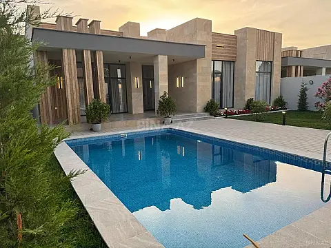 Satılır 5 otaqlı həyət evi 220 m²