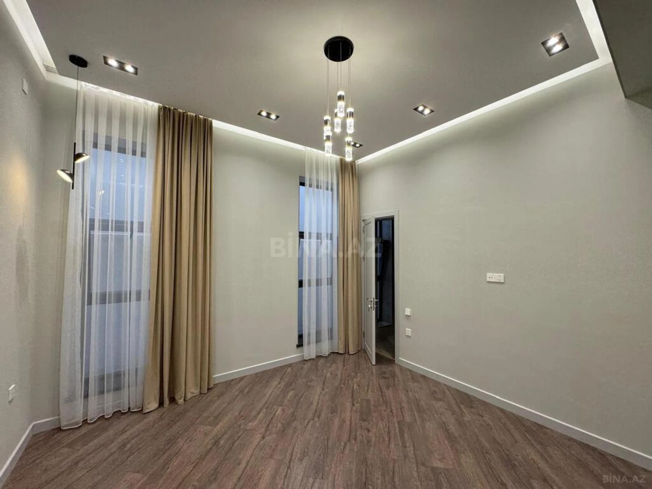 Satılır 5 otaqlı həyət evi 220 m²
