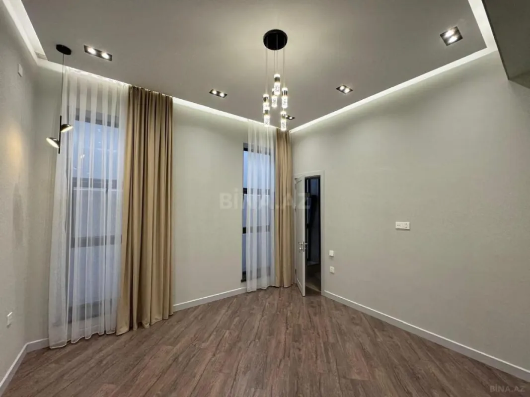 Satılır 5 otaqlı həyət evi 220 m²