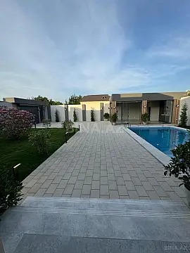Satılır 5 otaqlı həyət evi 220 m²