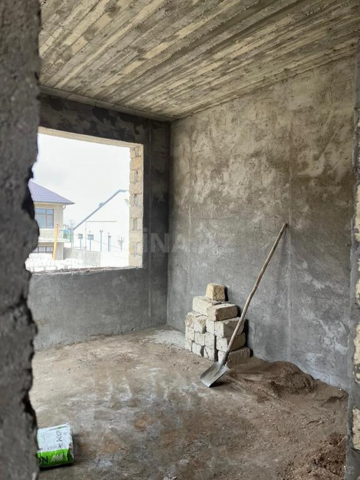 Satılır 5 otaqlı həyət evi 400 m²