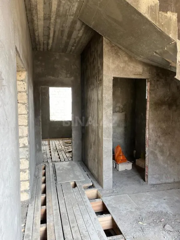 Satılır 5 otaqlı həyət evi 400 m²