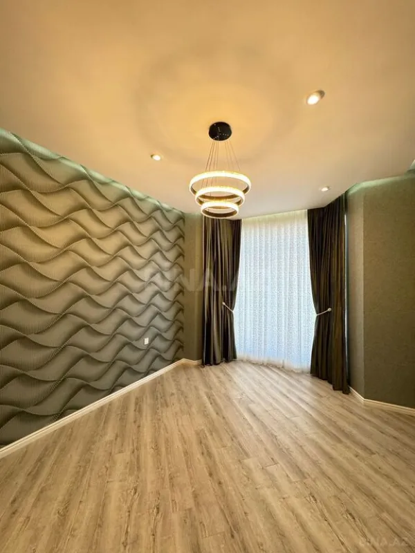 Satılır 5 otaqlı həyət evi 300 m²