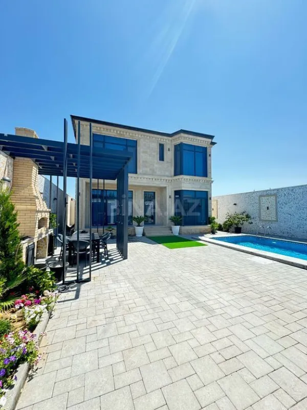Satılır 5 otaqlı həyət evi 300 m²