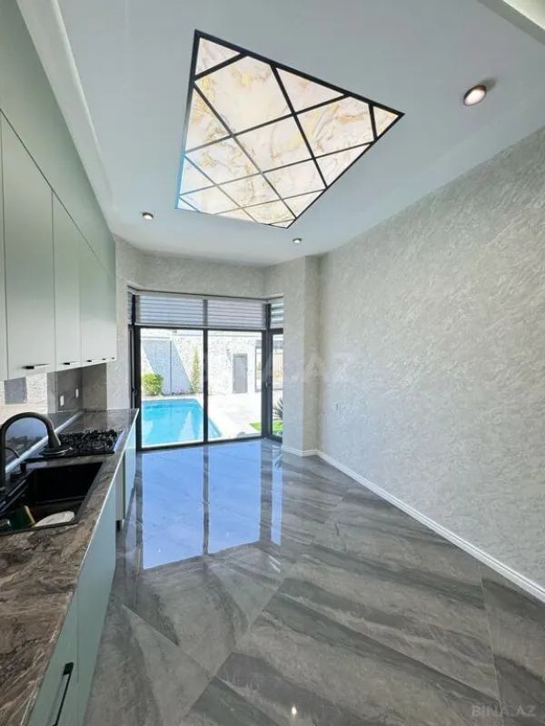 Satılır 5 otaqlı həyət evi 300 m²